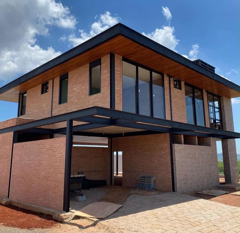 Vivienda construida con ladrillos prensados Draco's